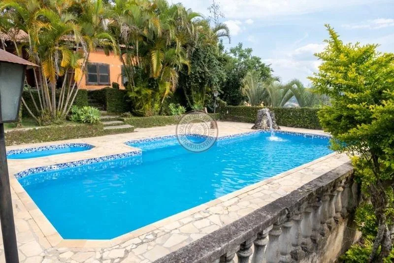 Casa para Venda em São Roque, Vila Darcy Penteado (Mailasqui), 4 dormitórios, 2 suítes, 4 banheiros, 5 vagas