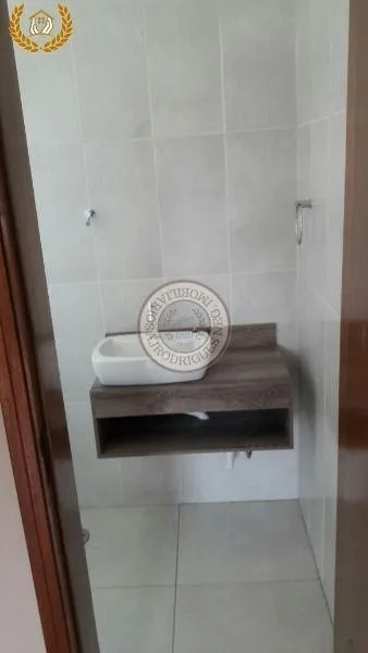 Sobrado para Venda em São Roque, Jardim Villaça, 3 dormitórios, 1 suíte, 3 banheiros, 2 vagas