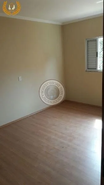 Sobrado para Venda em São Roque, Jardim Villaça, 3 dormitórios, 1 suíte, 3 banheiros, 2 vagas