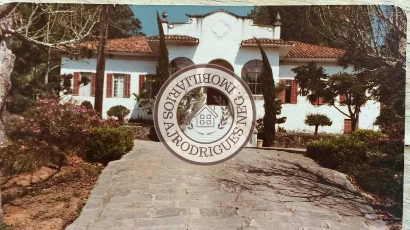 Casa para Venda em Mairinque, Setúbal, 6 dormitórios, 2 banheiros, 10 vagas