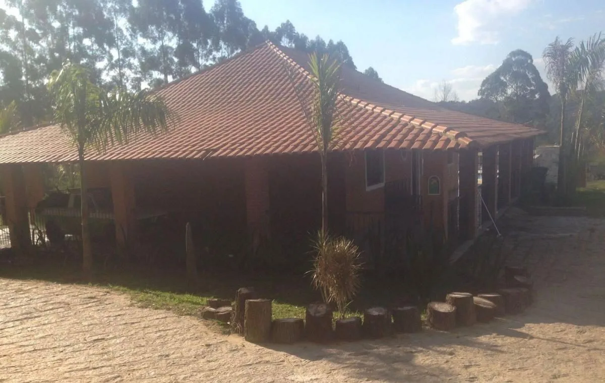 Sítio para Venda em São Roque, Vila Darcy Penteado (Mailasqui), 4 dormitórios, 1 suíte, 3 banheiros, 6 vagas