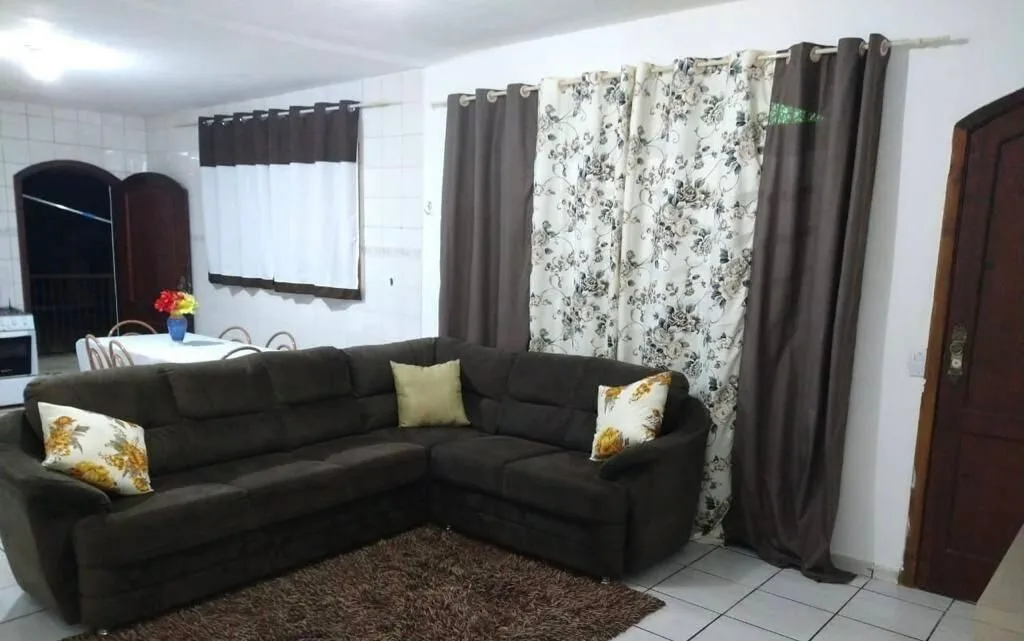 Sítio para Venda em São Roque, Vila Darcy Penteado (Mailasqui), 4 dormitórios, 1 suíte, 3 banheiros, 6 vagas