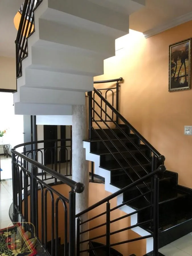Casa para Venda em São Roque, Centro, 3 dormitórios, 3 suítes, 6 banheiros, 4 vagas