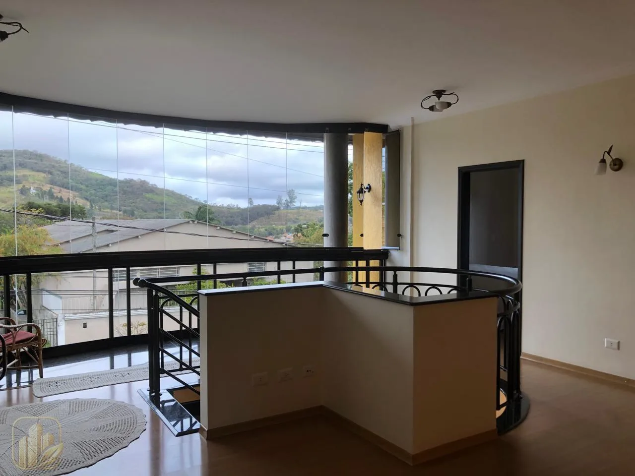 Casa para Venda em São Roque, Centro, 3 dormitórios, 3 suítes, 6 banheiros, 4 vagas