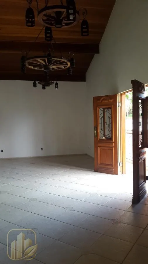 Chácara para Venda em São Roque, Centro, 6 dormitórios, 3 suítes, 6 banheiros, 5 vagas