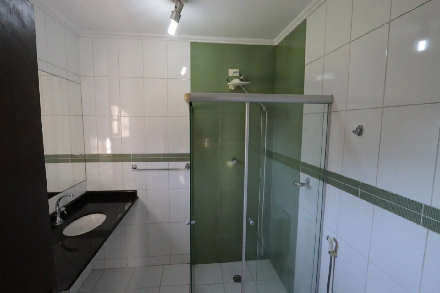 Casa para Venda em São Roque, Jardim Villaça, 4 dormitórios, 1 suíte, 1 banheiro, 2 vagas