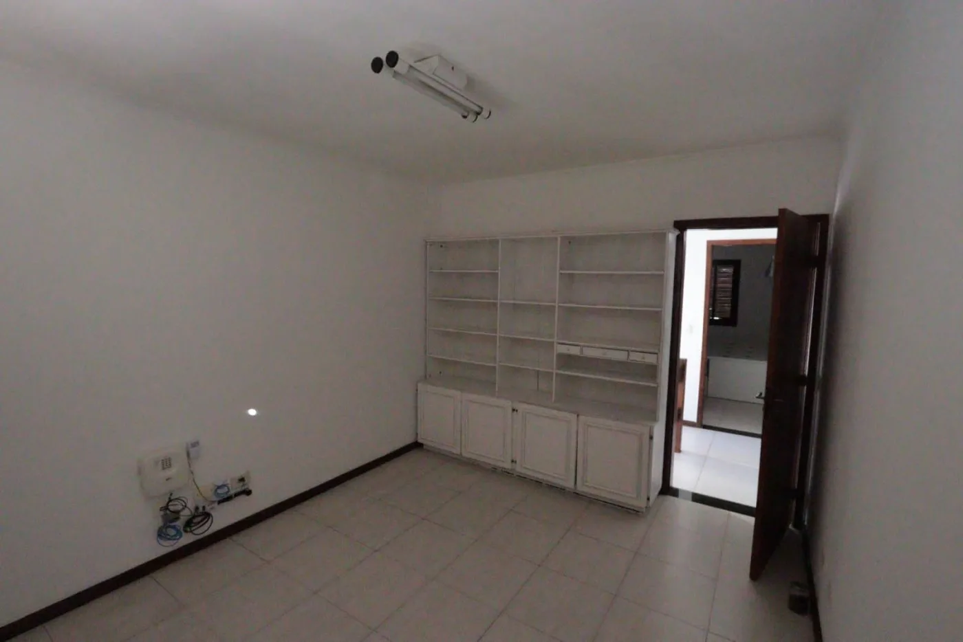 Casa para Venda em São Roque, Jardim Villaça, 4 dormitórios, 1 suíte, 1 banheiro, 2 vagas