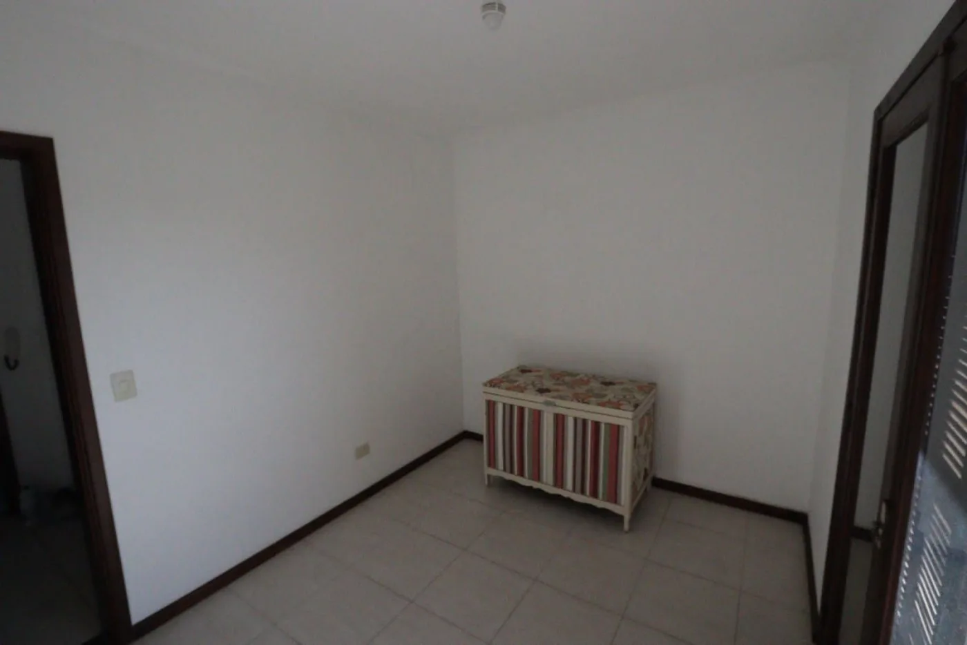 Casa para Venda em São Roque, Jardim Villaça, 4 dormitórios, 1 suíte, 1 banheiro, 2 vagas