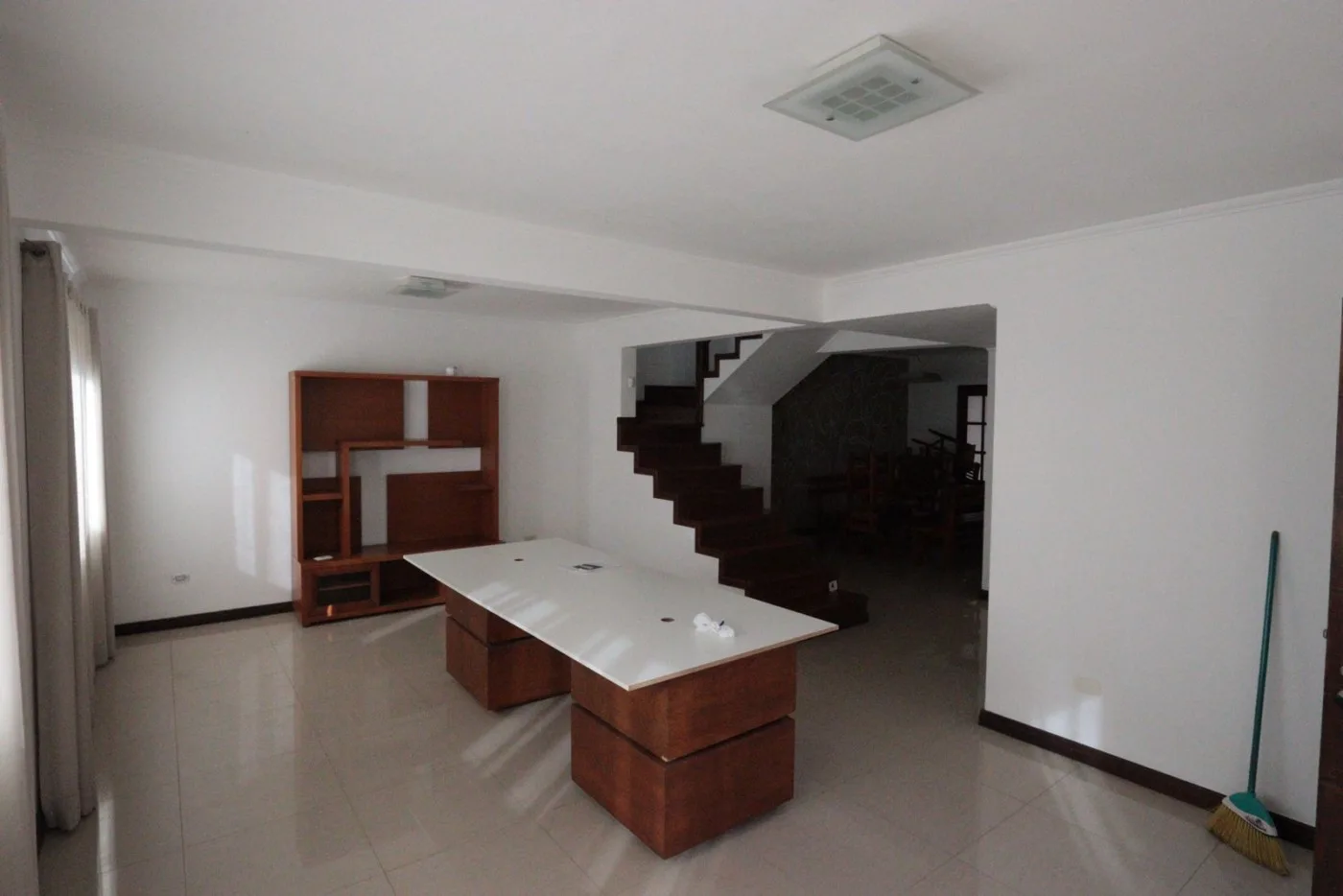 Casa para Venda em São Roque, Jardim Villaça, 4 dormitórios, 1 suíte, 1 banheiro, 2 vagas
