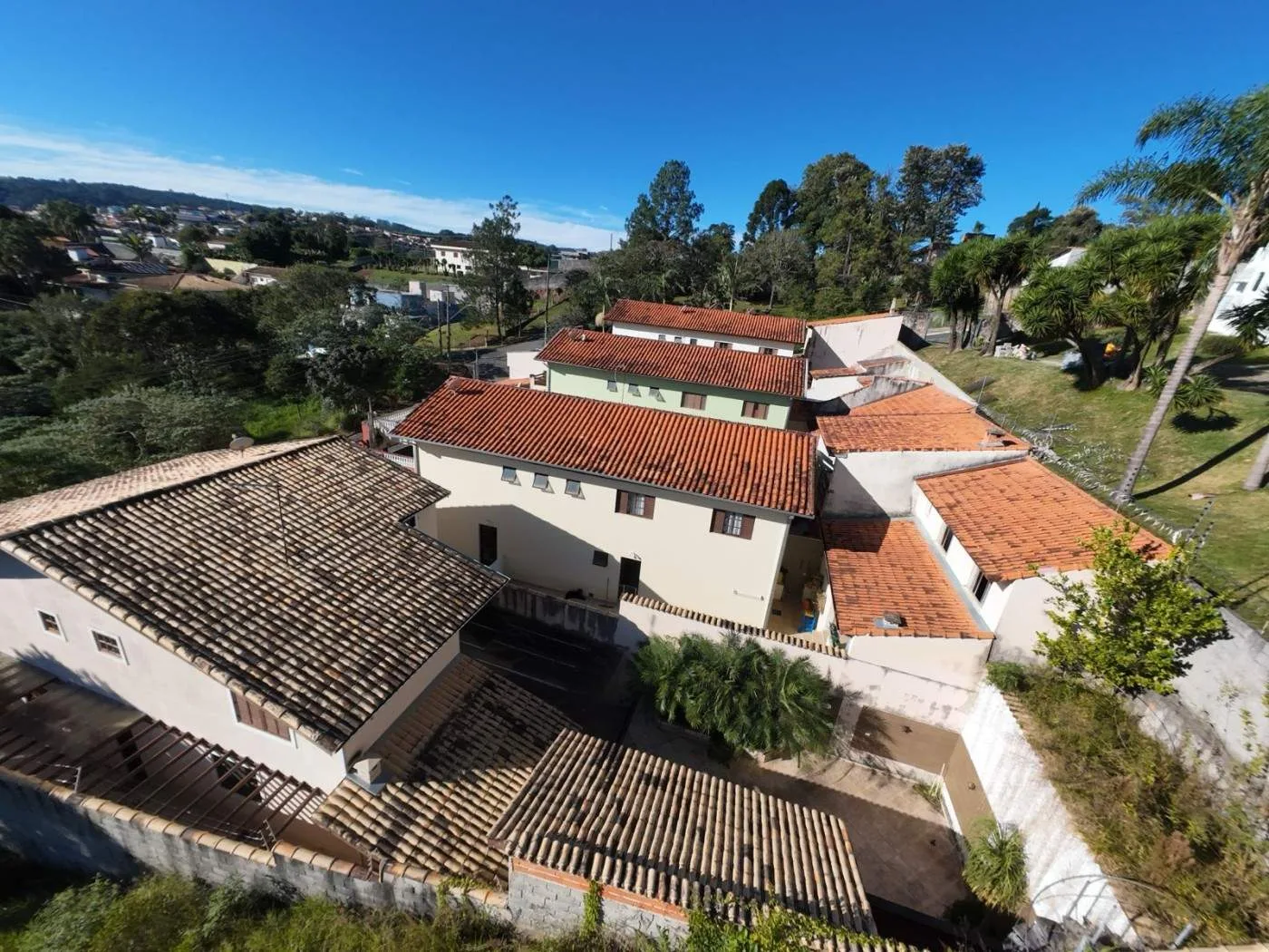 Casa para Venda em São Roque, Jardim Villaça, 4 dormitórios, 1 suíte, 1 banheiro, 2 vagas
