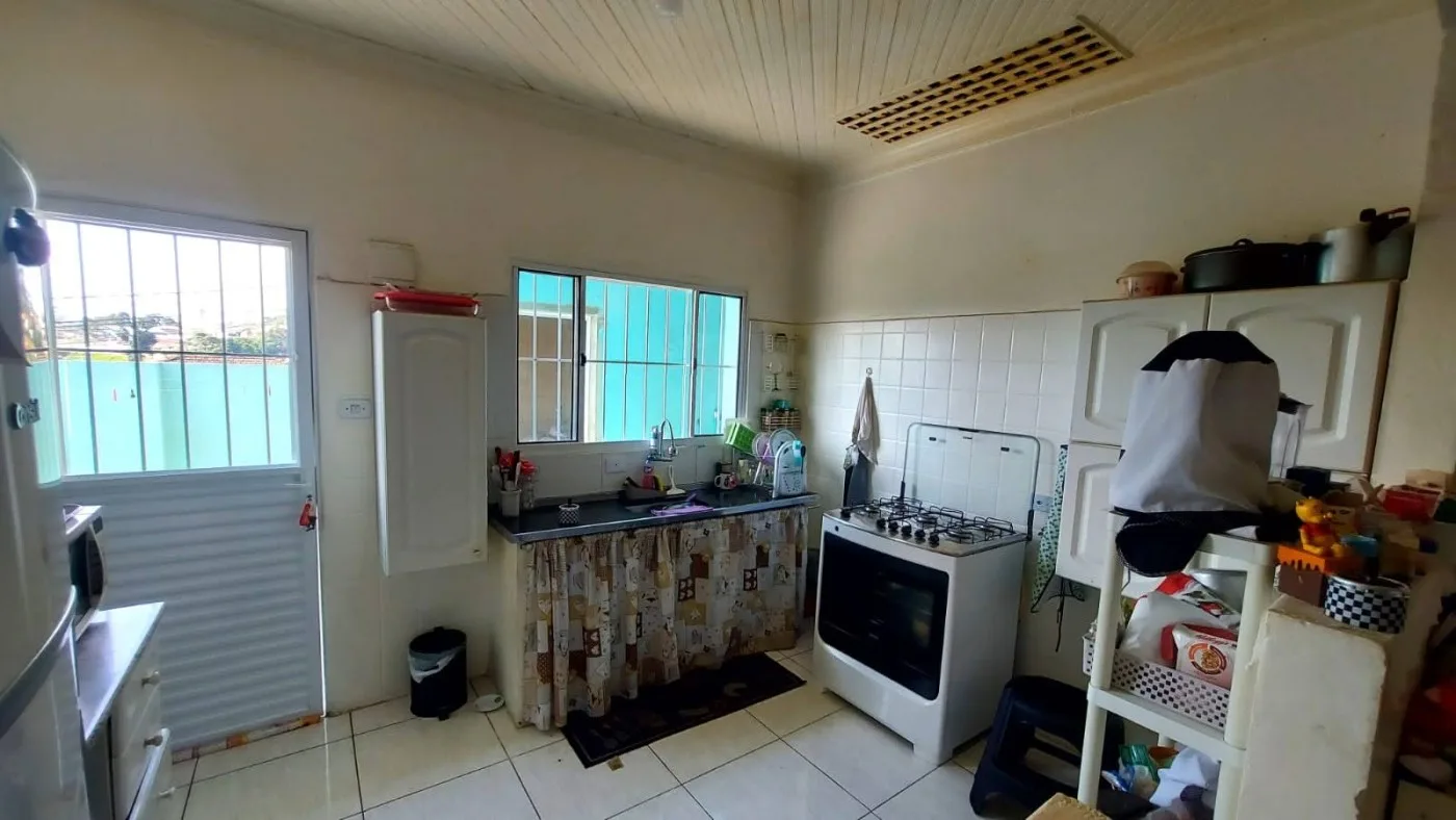 Casa para Venda em São Roque, Centro (Canguera), 2 dormitórios, 1 suíte, 1 banheiro, 4 vagas