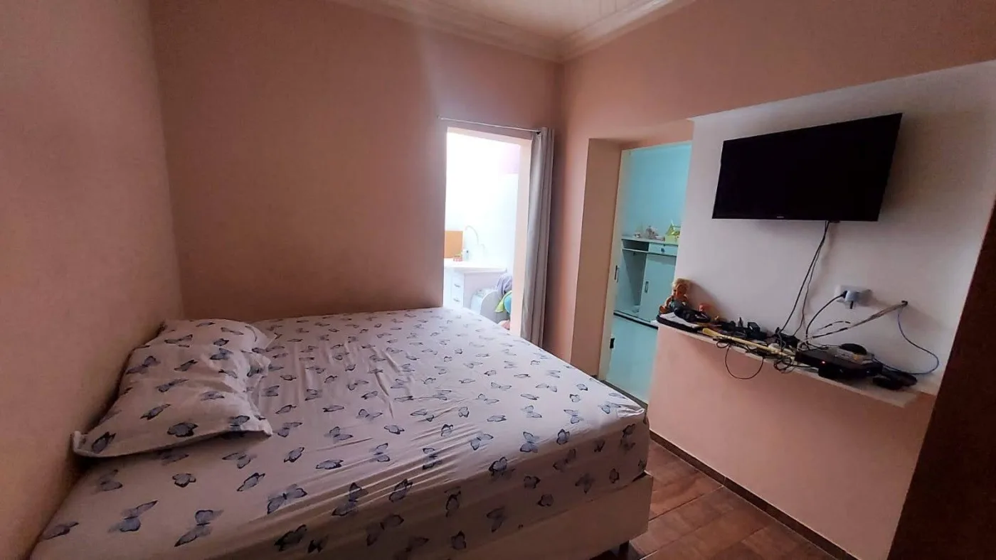 Casa para Venda em São Roque, Centro (Canguera), 2 dormitórios, 1 suíte, 1 banheiro, 4 vagas