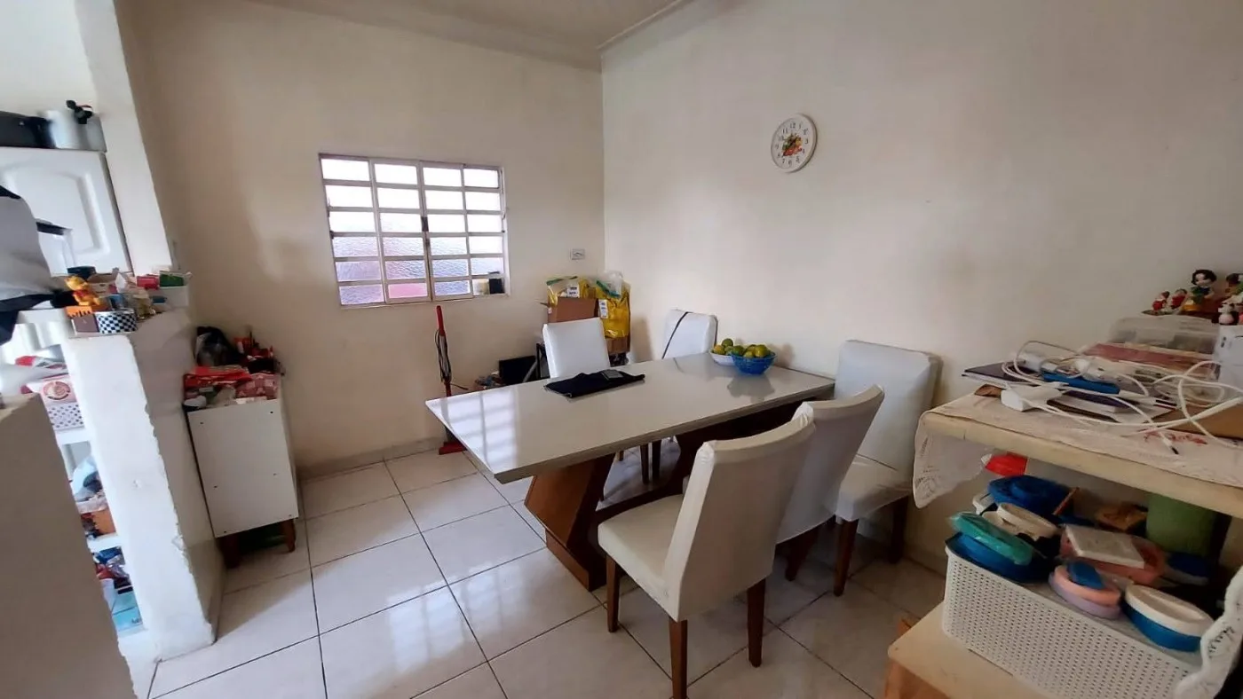 Casa para Venda em São Roque, Centro (Canguera), 2 dormitórios, 1 suíte, 1 banheiro, 4 vagas