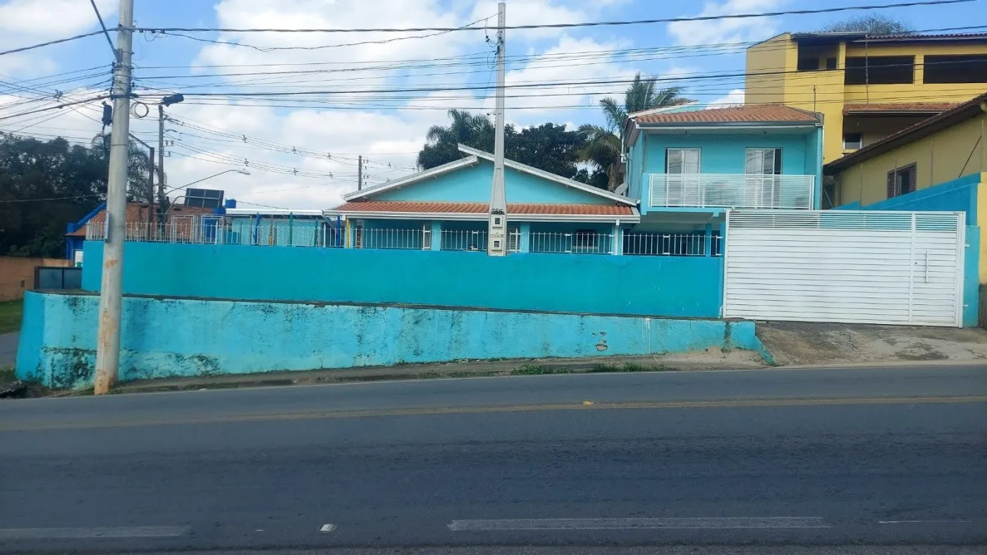 Casa para Venda em São Roque, Centro (Canguera), 2 dormitórios, 1 suíte, 1 banheiro, 4 vagas
