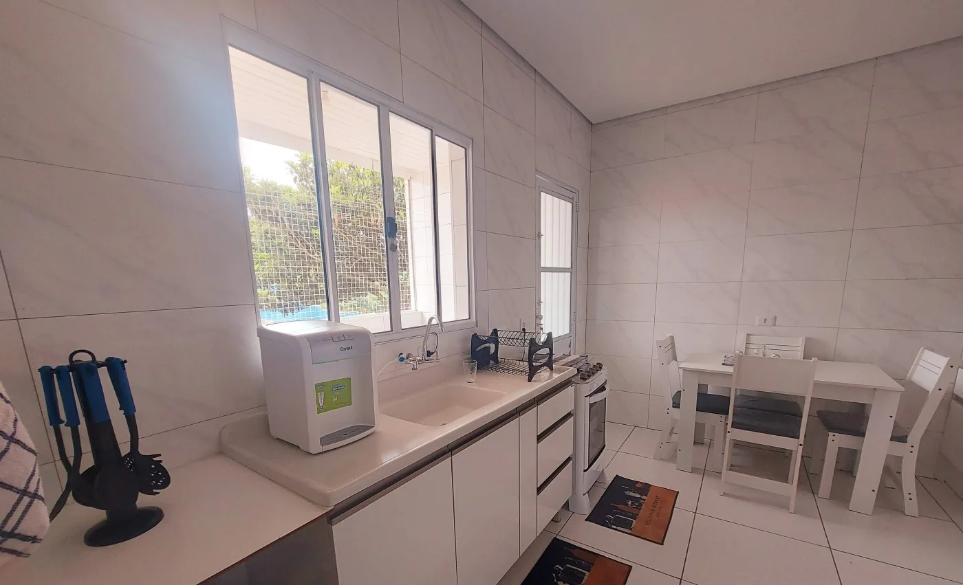Casa para Venda em São Roque, Centro (Canguera), 2 dormitórios, 1 suíte, 1 banheiro, 4 vagas