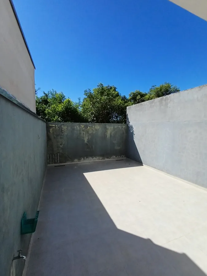 Casa em Condomínio para Locação em São Roque, Jardim Villaça, 2 dormitórios, 1 suíte, 1 banheiro, 2 vagas